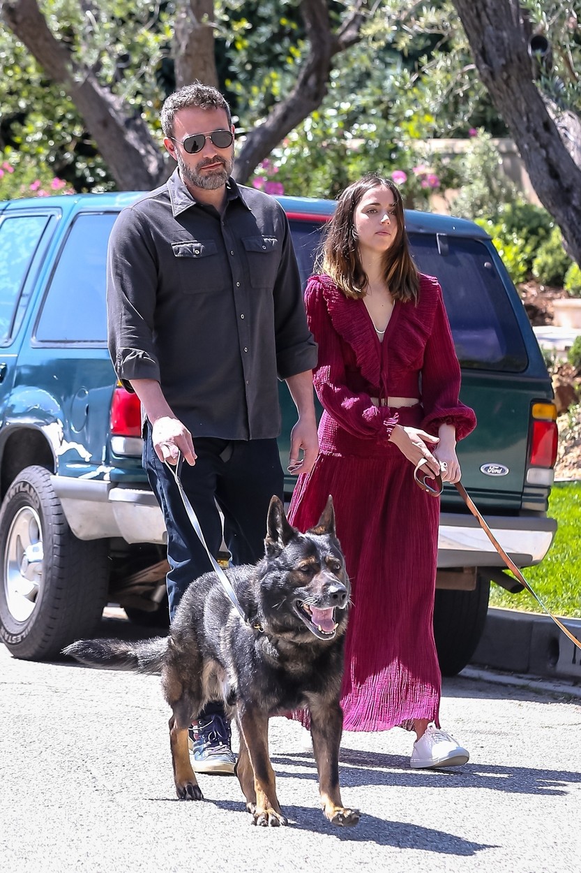 Brentwood, CA  - Ben Affleck and new girlfriend Ana de Armas are all smiles while they break from isolation to take their dogs for a walk. The pair held hands and couldn't keep the smiles off their faces.

*UK Clients - Pictures Containing Children
Please Pixelate Face Prior To Publication*, Image: 510814857, License: Rights-managed, Restrictions: , Model Release: no, Credit line: Wagner AZ / BACKGRID / Backgrid USA / Profimedia